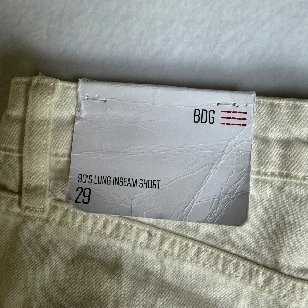 BDG Urban Outfitters 90s Long Inseam Short Cream Denim Womens Size 29 NWT